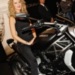 14 - EICMA 2015 - Ducati Girls - 04